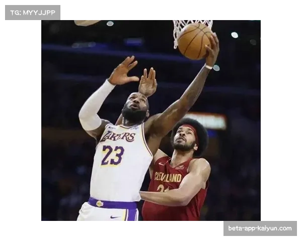 詹姆斯赞文森特手感火热连中五记三分惊艳全场表现引爆观众热情